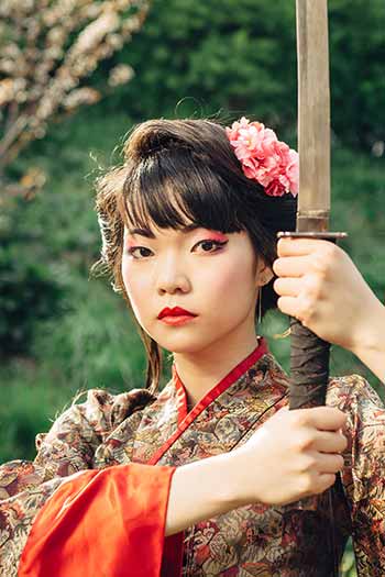 Geisha con una katana